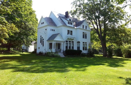 Pownal Casa | Histórico c. 1880 Victorian MA / VT frontera cerca de Williams College MassMoCA Freshgrass
