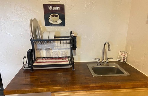 Manitou Springs Cabina | historic cabins in the heart of Manitou Springs, 1 room 1 bed.