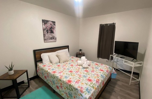 Manitou Springs Cabina | historic cabins in the heart of Manitou Springs, 1 room 1 bed.