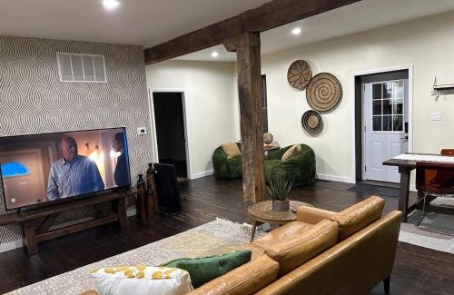 The Gate Casa | Historic Carriage House Near Attractions