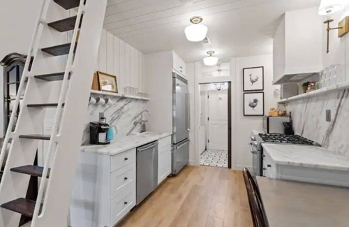 Riverton Casa | Historic Carriage House