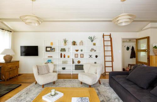 Fleischmanns Casa | Historic Catskills Farmhouse Cottage by Belleayre