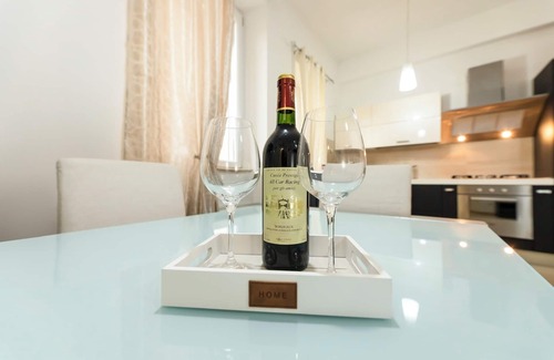Monterotondo Apartamento | [Historic Center, steps from Rome] Cozy Apartment with Suite
