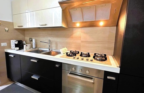 Monterotondo Apartamento | [Historic Center, steps from Rome] Cozy Apartment with Suite