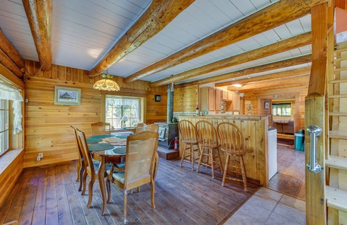 Hope Apartamento | Historic Century-Old Cabin in Downtown Hope