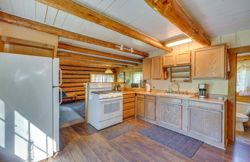Hope Apartamento | Historic Century-Old Cabin in Downtown Hope