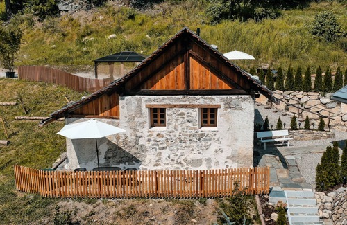 Colli In Pusteria Chalet De Esquí | Historic Chalet Neuhaus - with open air jacuzzi & infrared sauna!
