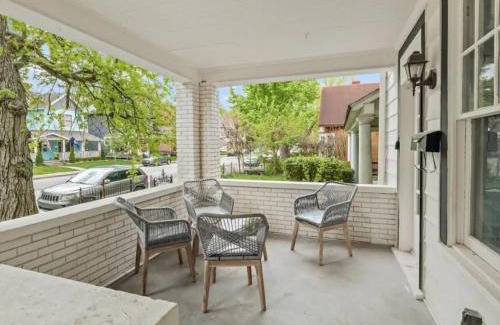 Herron Morton Casa | Historic Charming 2Story 10BR House - Sleep 20