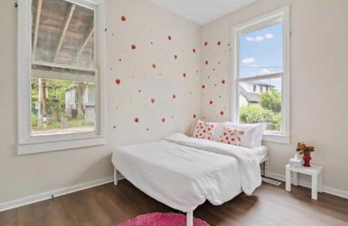 Herron Morton Casa | Historic Charming 2Story 10BR House - Sleep 20