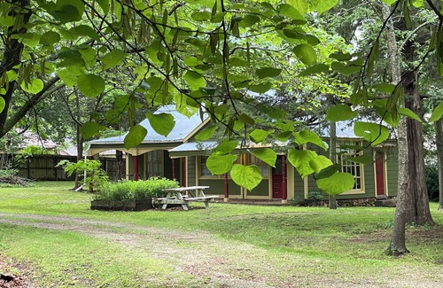 Springfield Casa | Historic Charming private 1-bedroom Cottage Home in Springfield with AC, WiFi