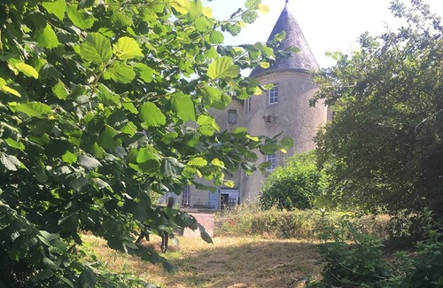 Abjat-sur-Bandiat Casa | Castillo histórico en la campiña francesa del norte de Dordoña