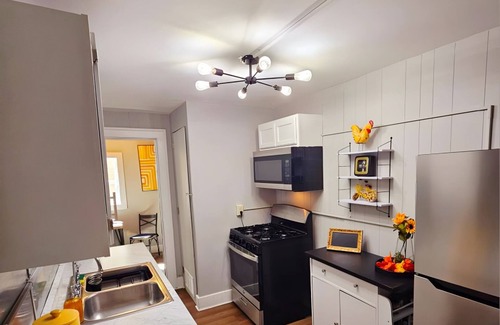 Huntington Apartamento | Historic & Chic apartment by Arena, University, Hospital - Dog Friendly
