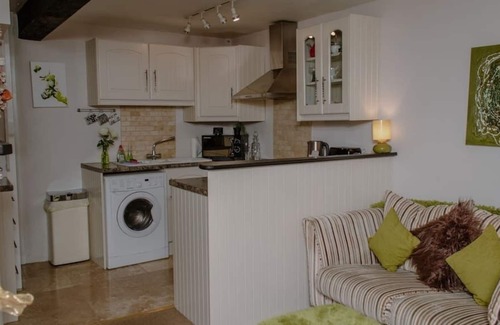 Tewkesbury Casa | Historic Cosy Tudor Cottage-Fireplace-High Street