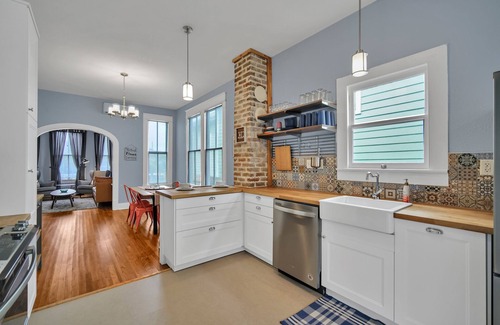 San Jacinto Cabaña | Historic Cottage-2 Block Walk to the Beach