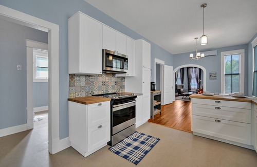 San Jacinto Cabaña | Historic Cottage-2 Block Walk to the Beach