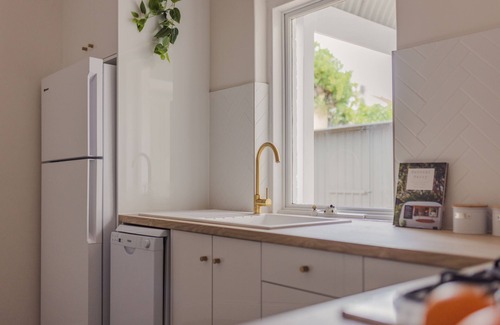 Glenelg South Casa | Historic cottage by Glenelg Beach