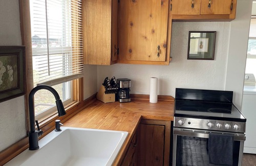 Stevensville Cabaña | Historic cottage in Stevensville with views of the mission mountains. RV parking