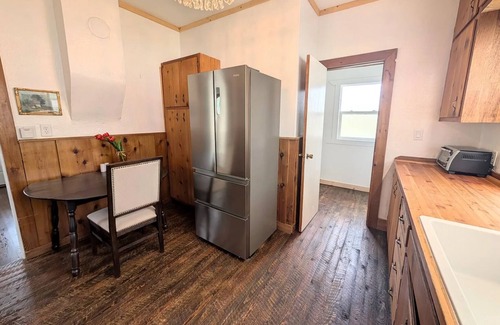Stevensville Casa | Historic cottage in Stevensville with views of the mission mountains.