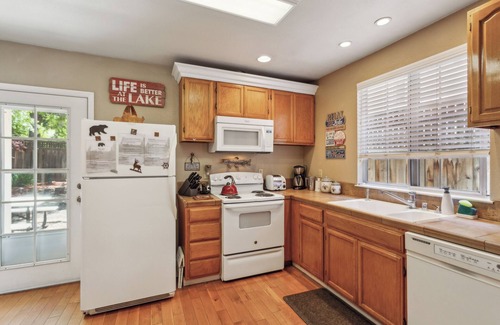 Mount Shasta Casa | Otoño * domingo - jueves $ 99. 00 con licencia y asegurado. Downtown Shasta Cottage