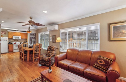 Mount Shasta Casa | Otoño * domingo - jueves $ 99. 00 con licencia y asegurado. Downtown Shasta Cottage