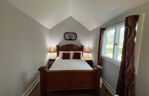 Zionsville Cabaña | Historic Cottage in the Village of Zionsville