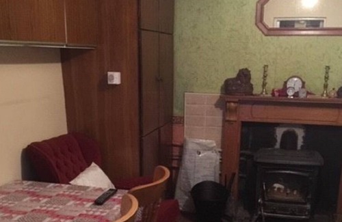 Ballindine Casa | Working Farm Historic Cottage