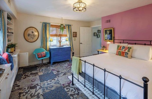 Boonsboro Casa | Historic Cottage Retreat-IG Cowboy Pool-Hot Tub