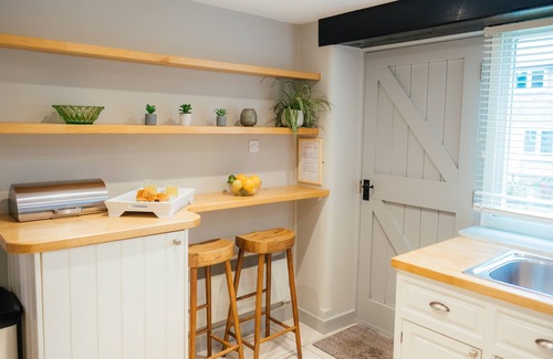Higher Bockhampton Cabaña | Historic Courtyard cottage with Hot Tub Access