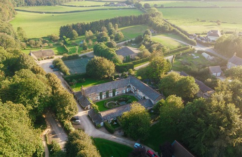 Higher Bockhampton Cabaña | Historic Courtyard cottage with Hot Tub Access