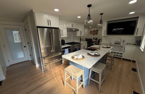 Edgewood Casa | Historic Cozy 3-bedroom house beautiful Cranston RI, Cent Air/Heat, WIFI, 4K TVs