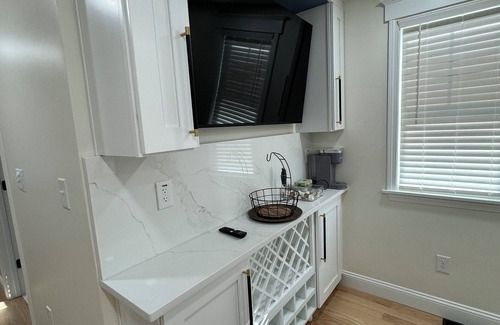 Edgewood Casa | Historic Cozy 3-bedroom house beautiful Cranston RI, Cent Air/Heat, WIFI, 4K TVs