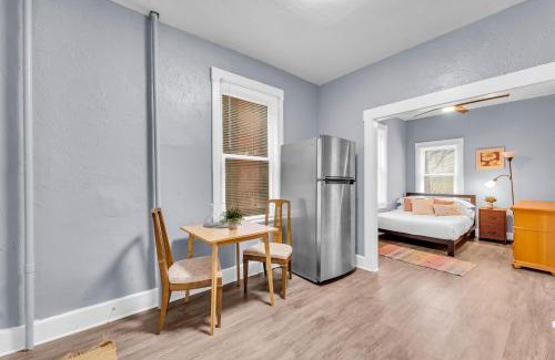University Circle Apartamento | Historic Cozy Haven in Little Italy