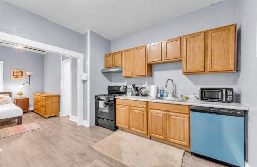 University Circle Apartamento | Historic Cozy Haven in Little Italy