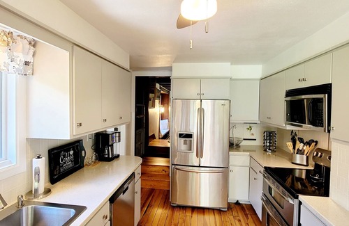 Cragsmoor Casa | Posh Hudson Valley Mountaintop Escape in Cragsmoor With Hot Tub
