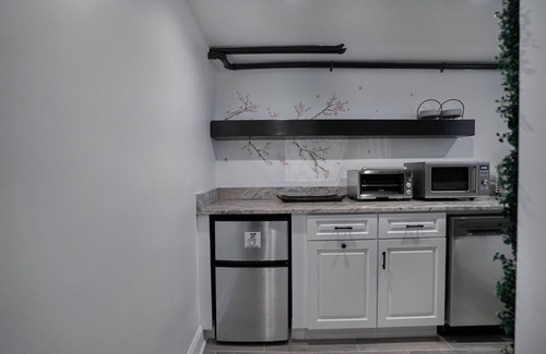 Old Town West Apartamento | Historic & Cozy Old Town 1-Bdrm Gem w. Modern Comforts & Free Parking!