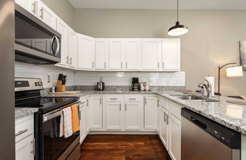 Merriwether Apartamento | Historic CozySuites 4BR 2BA