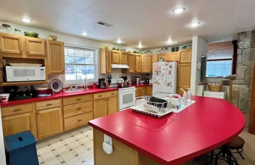 Monarch Cabina | Historic, Creek Side Mountain Home Ski Retreat