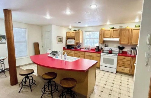 Monarch Cabina | Historic, Creek Side Mountain Home Ski Retreat