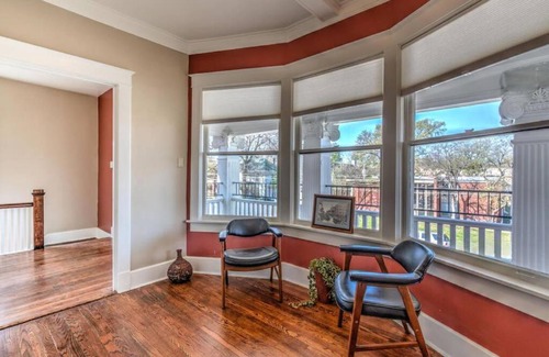 Central Midtown Apartamento | Historic Details with Modern Comforts in Midtown