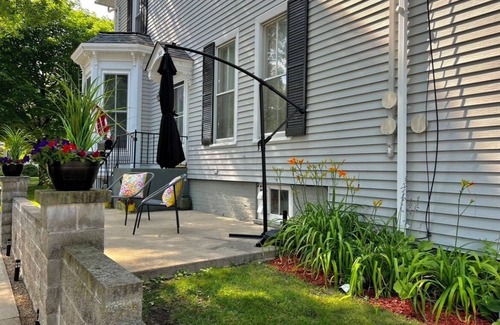 Racine Apartamento | Historic District, Lake Michigan View, Near Downtown.