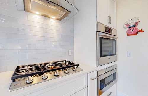 East Chop Casa | Historic, dog-friendly beach view house with fast WiFi, ocean view, & grill