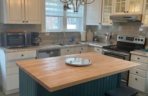 Washington Casa | Historic Downtown 1910 Brick 2-Story Home. Dog Friendly. Walk to Everything