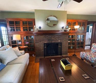 Brownsburg Casa | Historic Downtown Brownsburg Home w/Charm