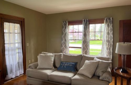 Brownsburg Casa | Historic Downtown Brownsburg Home w/Charm