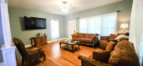 Clarksville Casa | Historic Downtown Craftsman