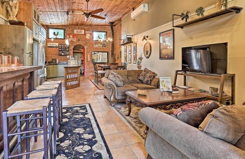 Colusa Casa | Historic Downtown Escape - Steps to Levee Park!