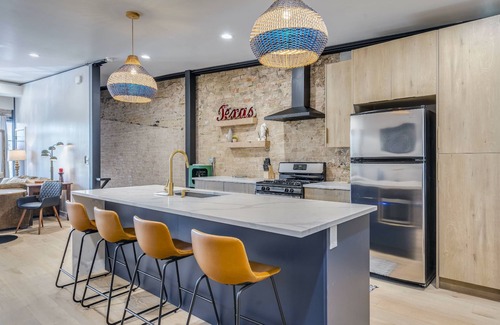 Hutto Casa | Historic Downtown Hutto Townhome - Modern Comfort Meets Small-Town Charm