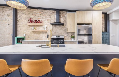 Hutto Casa | Historic Downtown Hutto Townhome - Modern Comfort Meets Small-Town Charm