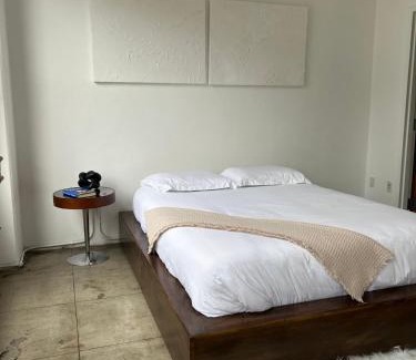 Historic Core Apartamento | Historic Downtown LA Loft - Urban Charm
