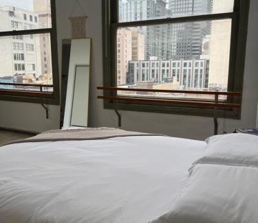 Historic Core Apartamento | Historic Downtown LA Loft - Urban Charm